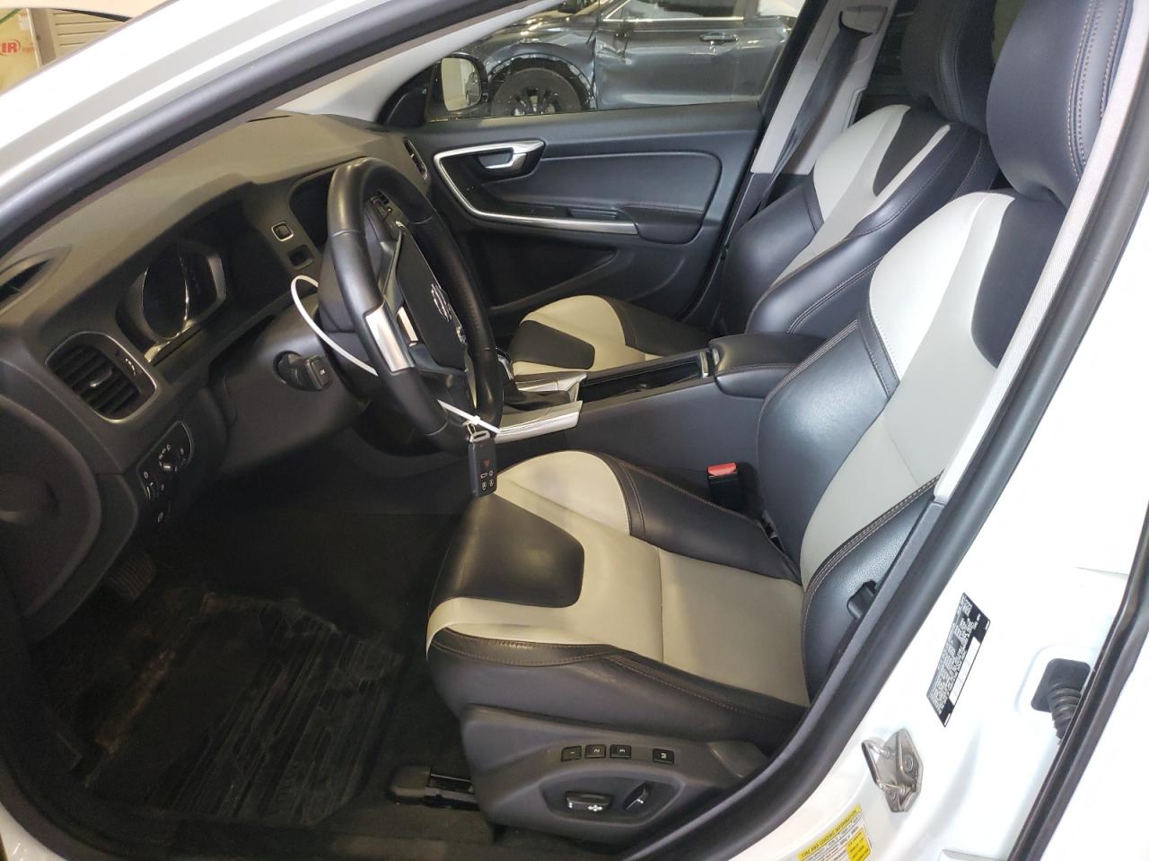 2017 Volvo V60 Cross Country Premier VIN: YV440MWK6H1039986 Lot: 62504535