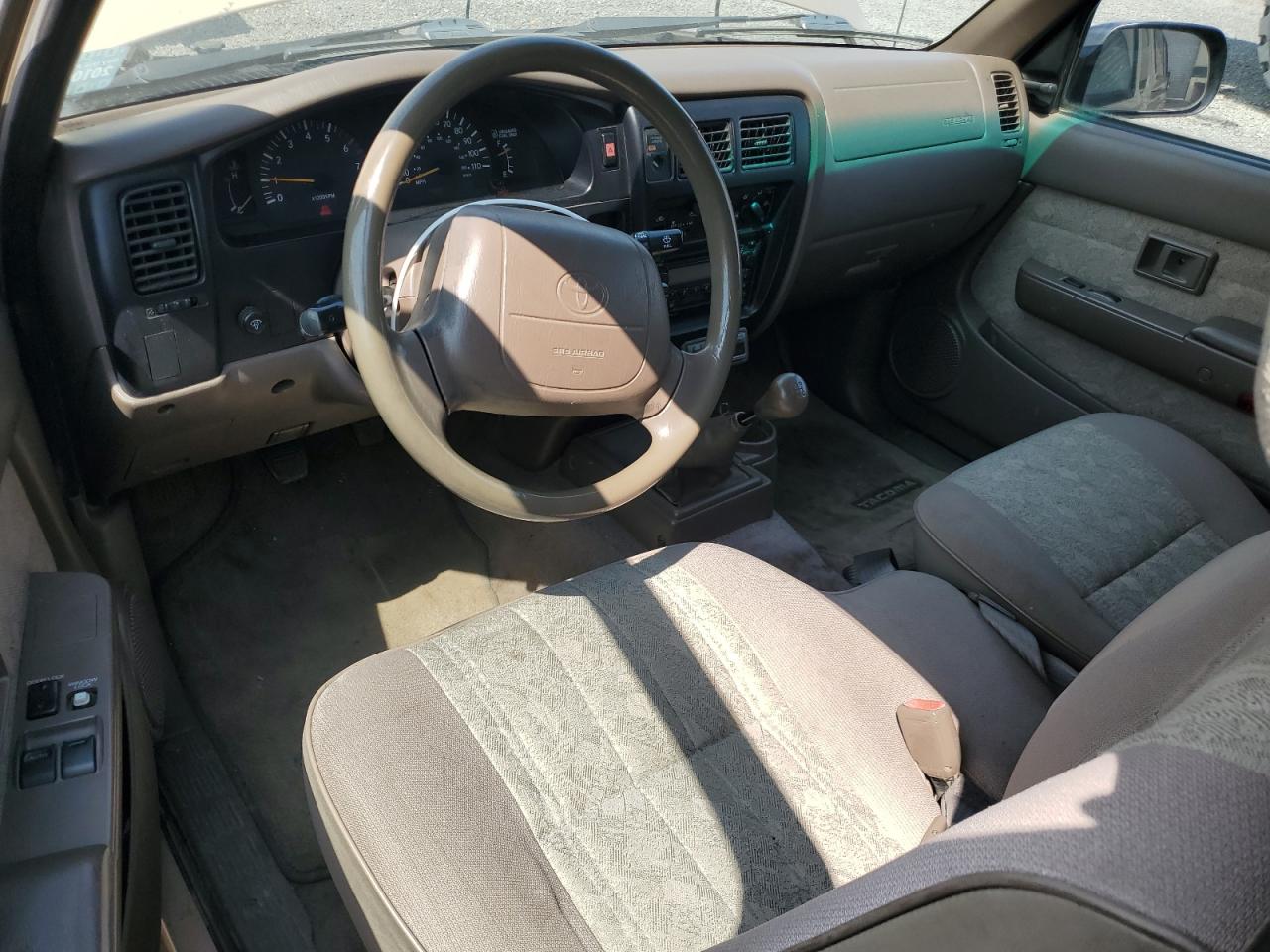 2000 Toyota Tacoma Xtracab VIN: 4TAVL52N9YZ573825 Lot: 61996915