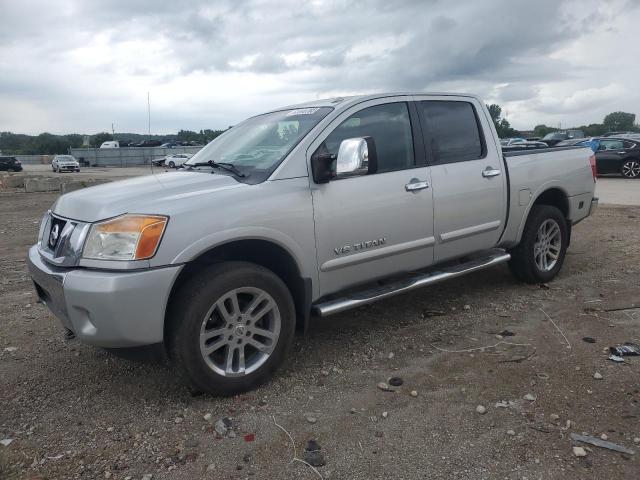 Pickups NISSAN TITAN 2014 Srebrny