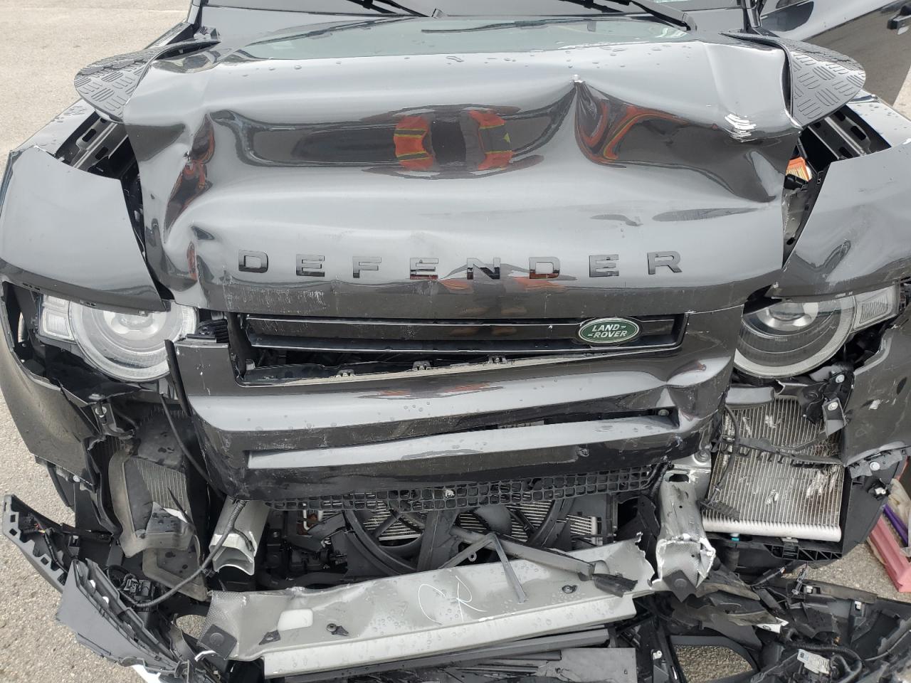2024 Land Rover Defender 130 S VIN: SALEJFFUXR2290466 Lot: 60906095