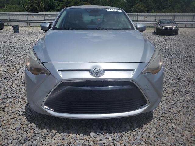  TOYOTA YARIS 2018 Srebrny