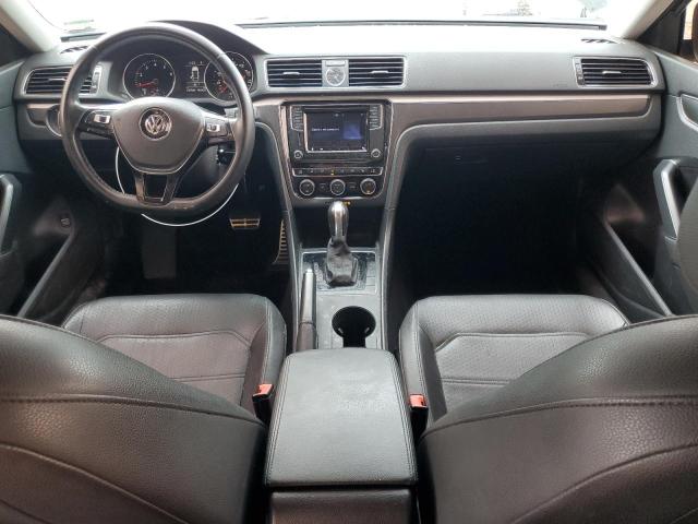 VOLKSWAGEN PASSAT 2017 Серый