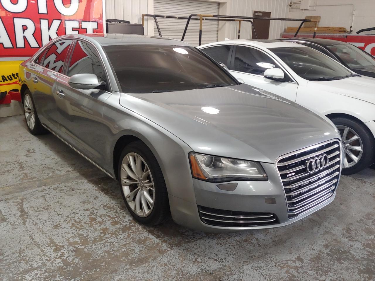 2012 Audi A8 Quattro იყიდება Lebanon-ში, TN - Minor Dent/Scratches