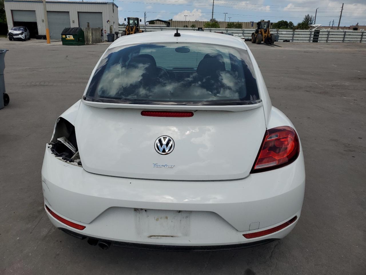 2018 Volkswagen Beetle S VIN: 3VWFD7AT0JM725061 Lot: 61505875