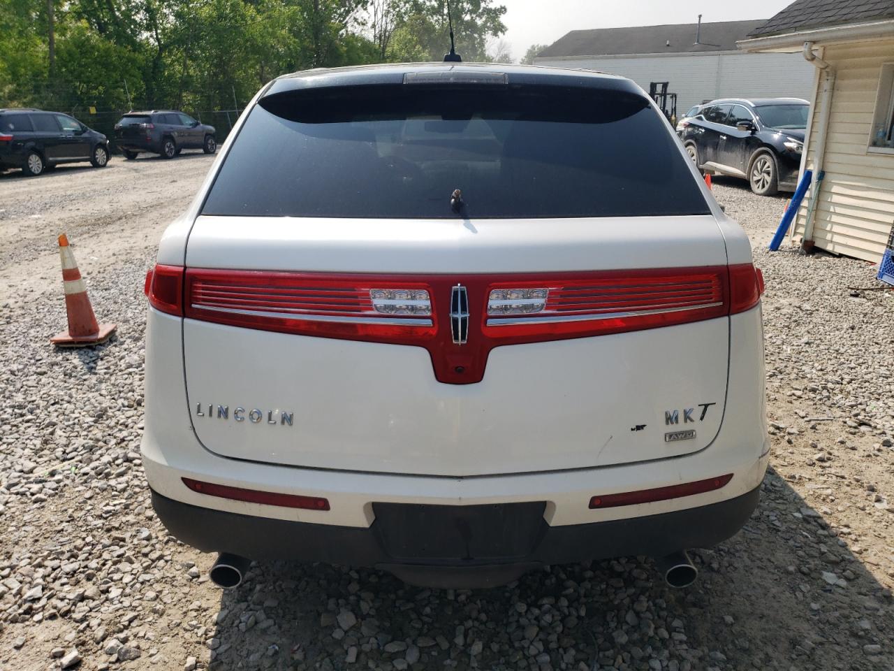 2010 Lincoln Mkt VIN: 2LMHJ5AR4ABJ10611 Lot: 59239155