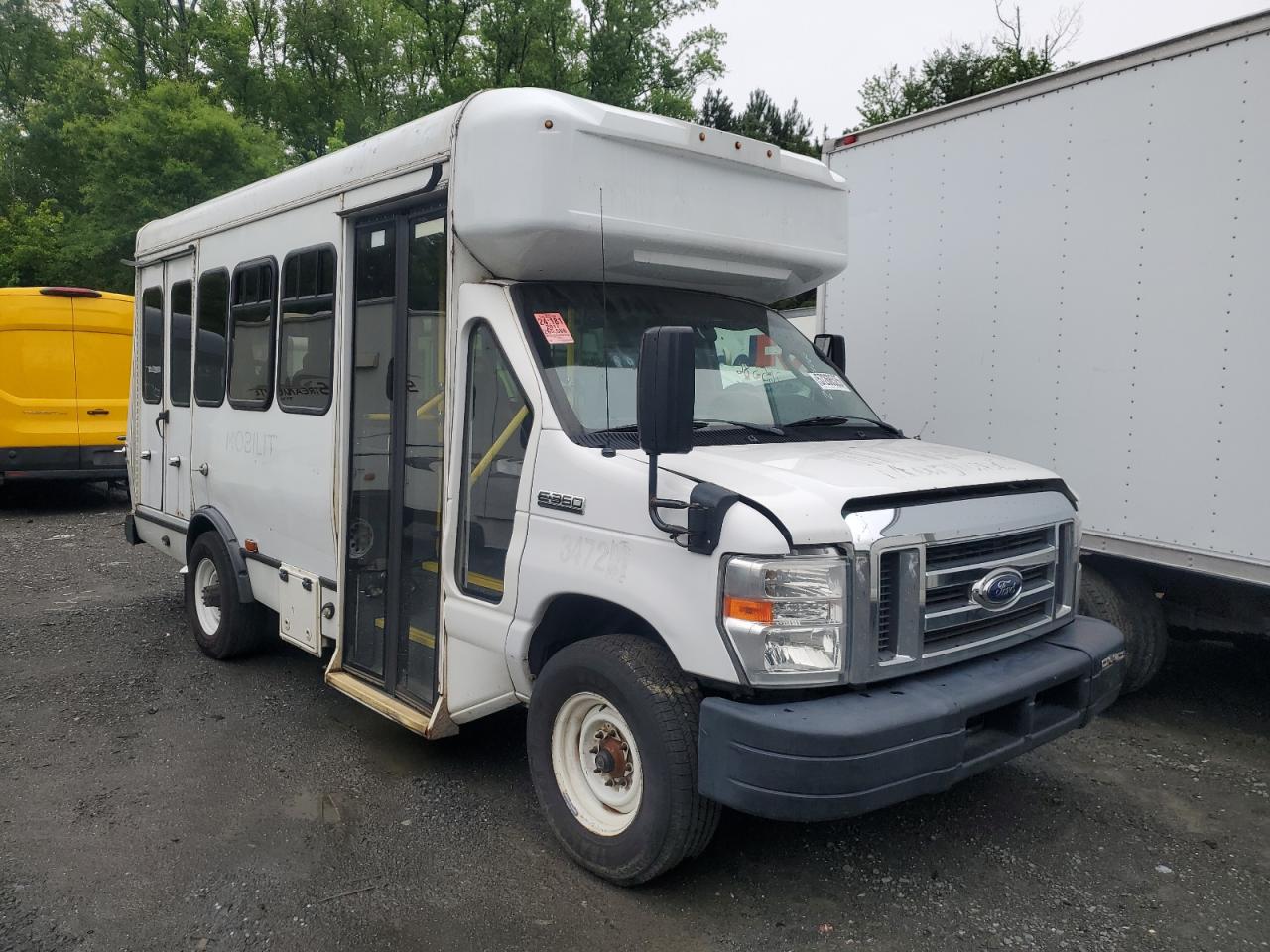 2017 Ford Econoline E350 Super Duty Cutaway Van იყიდება Waldorf-ში, MD - Minor Dent/Scratches