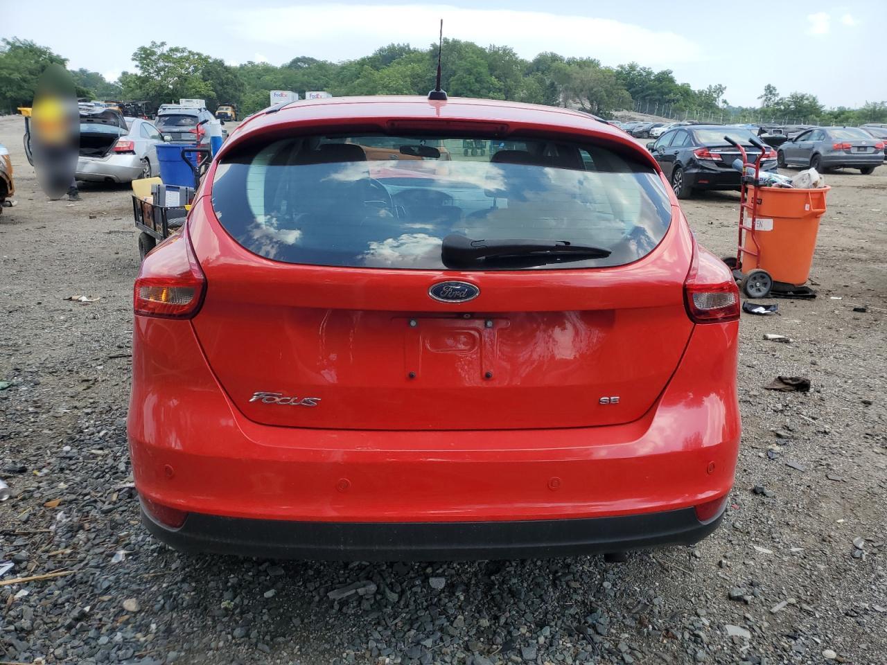 2016 Ford Focus Se VIN: 1FADP3K29GL242703 Lot: 62144195