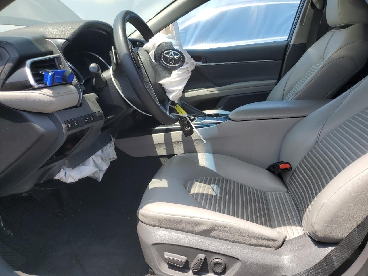 2018 Toyota Camry L VIN: 4T1B11HK7JU561299 Lot: 58607895