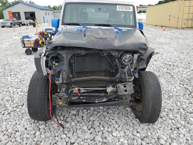  JEEP WRANGLER 2015 Srebrny