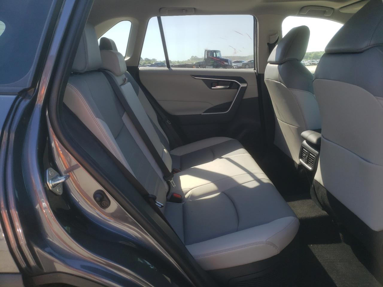 2022 Toyota Rav4 Xle Premium VIN: JTMB6RFV1ND056351 Lot: 61648465