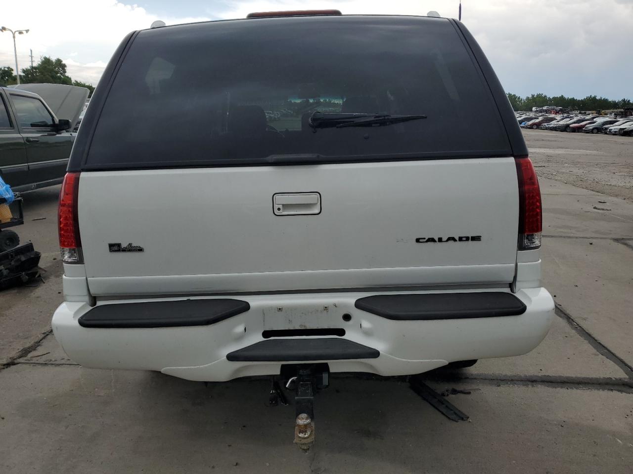 2000 Cadillac Escalade VIN: 1GYEK13R4YR120238 Lot: 61397315