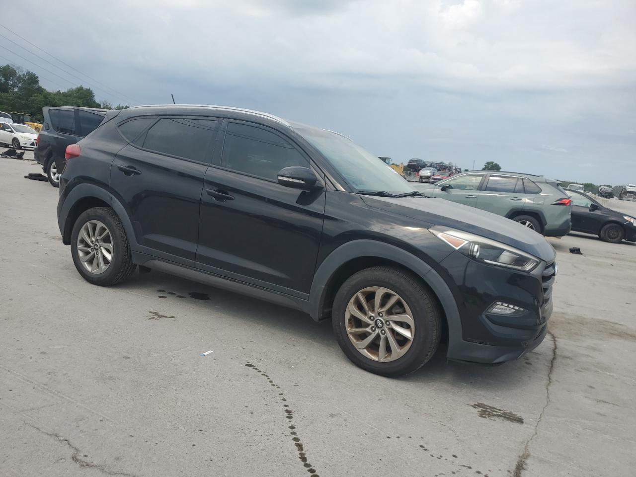 HYUNDAI TUCSON 2016 VIN KM8J33A26GU050803 фото 4