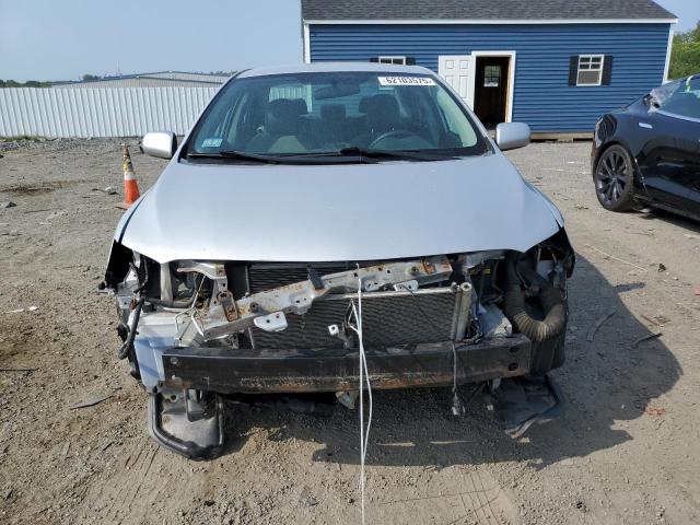 Седаны TOYOTA COROLLA 2013 Серебристый