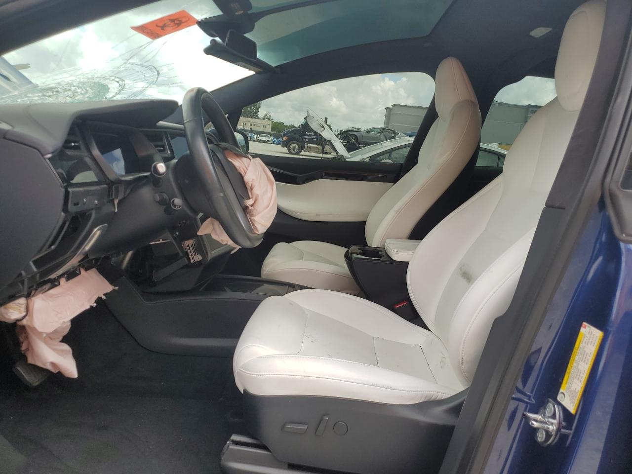 2020 Tesla Model X VIN: 5YJXCDE2XLF285853 Lot: 62228695