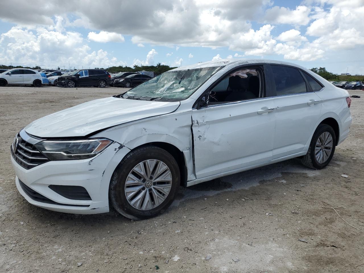 3VWCB7BU1KM215819 VOLKSWAGEN JETTA Photo 1