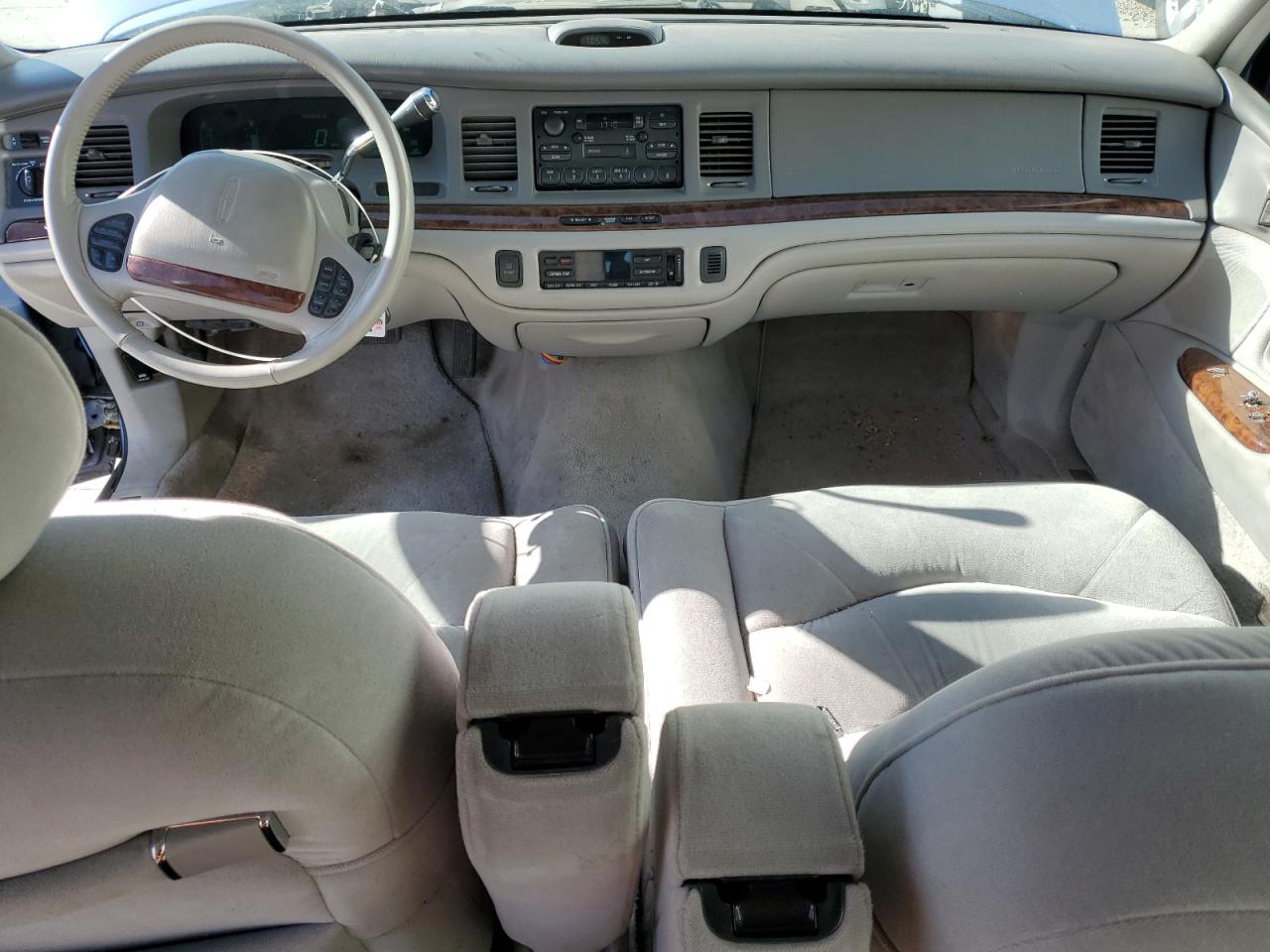 1995 Lincoln Town Car Signature VIN: 1LNLM82W4SY618651 Lot: 57094405