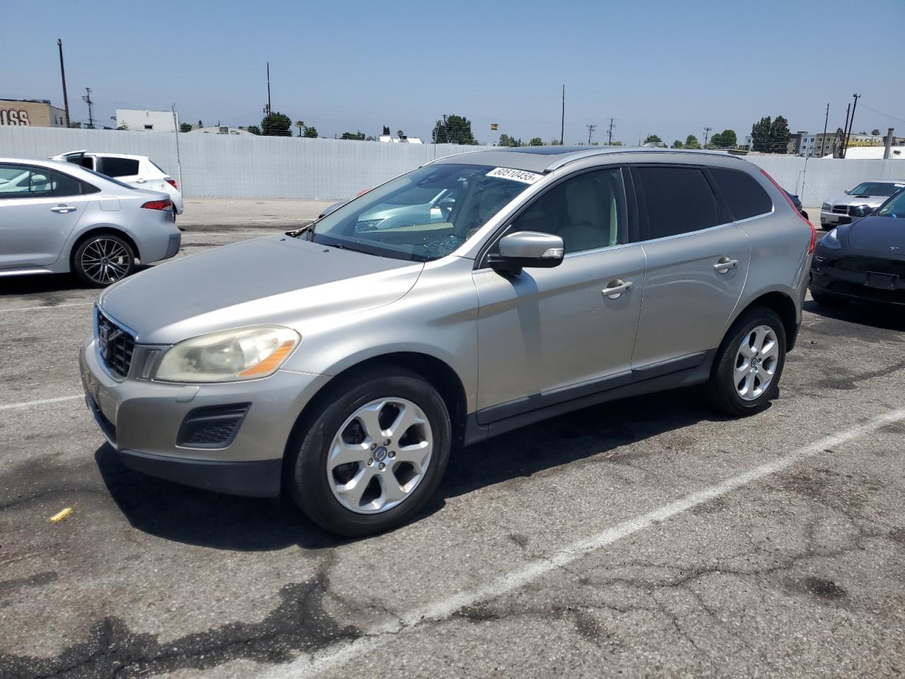 2013 Volvo Xc60 3.2 for Sale in Van Nuys, CA - Minor Dent/Scratches