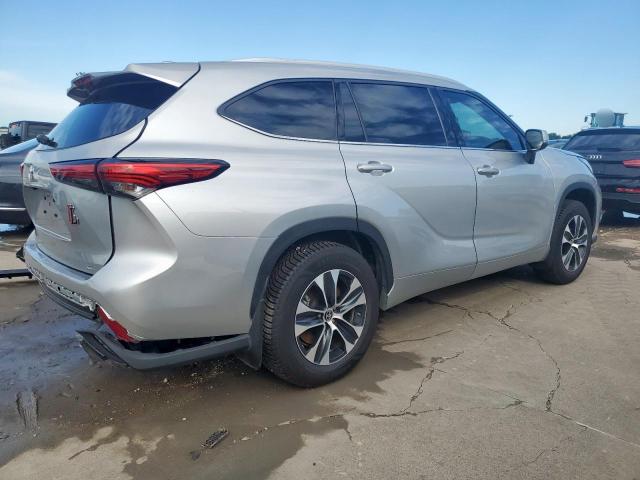  TOYOTA HIGHLANDER 2022 Серебристый