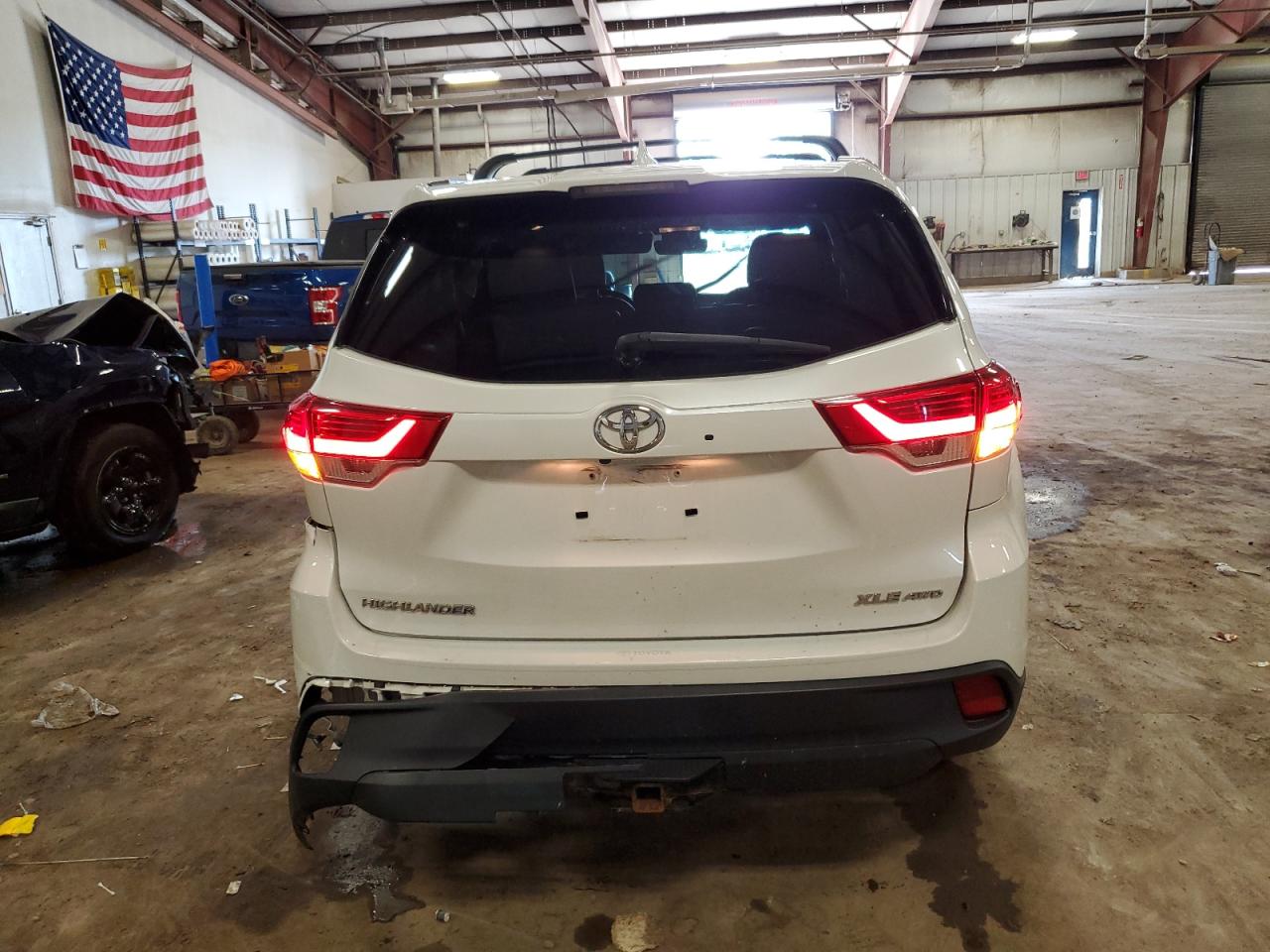 2018 Toyota Highlander Se VIN: 5TDJZRFH3JS531607 Lot: 62669485