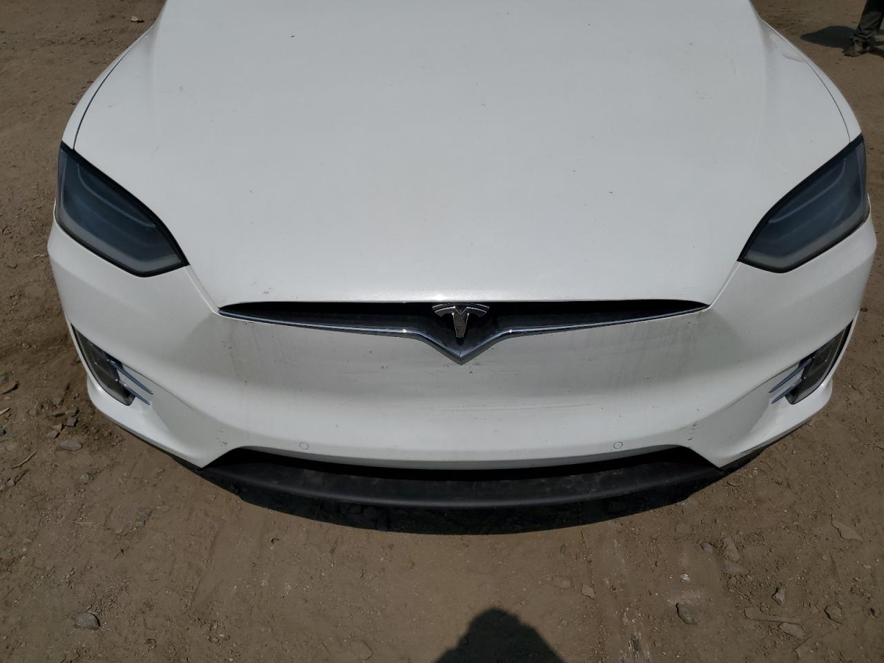 2017 Tesla Model X VIN: 5YJXCBE27HF055831 Lot: 60327275