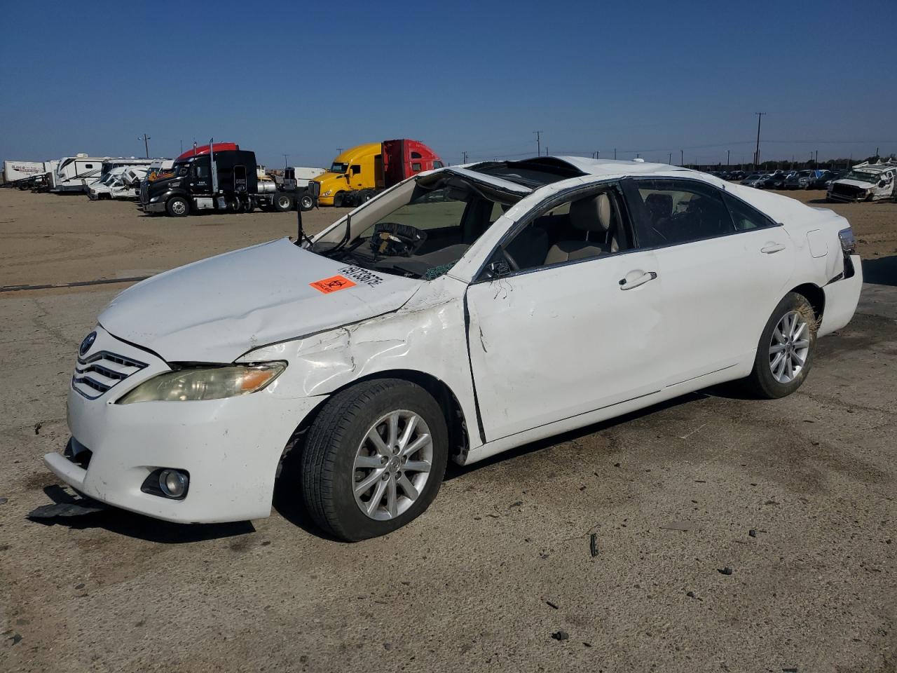 2011 Toyota Camry Base продається в Sun Valley, CA - Rollover