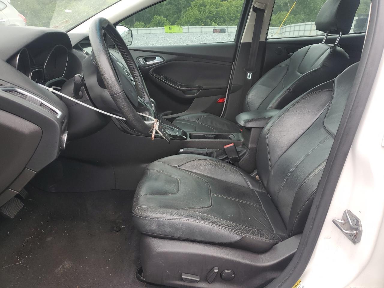 2016 Ford Focus Titanium VIN: 1FADP3N22GL292399 Lot: 63033385
