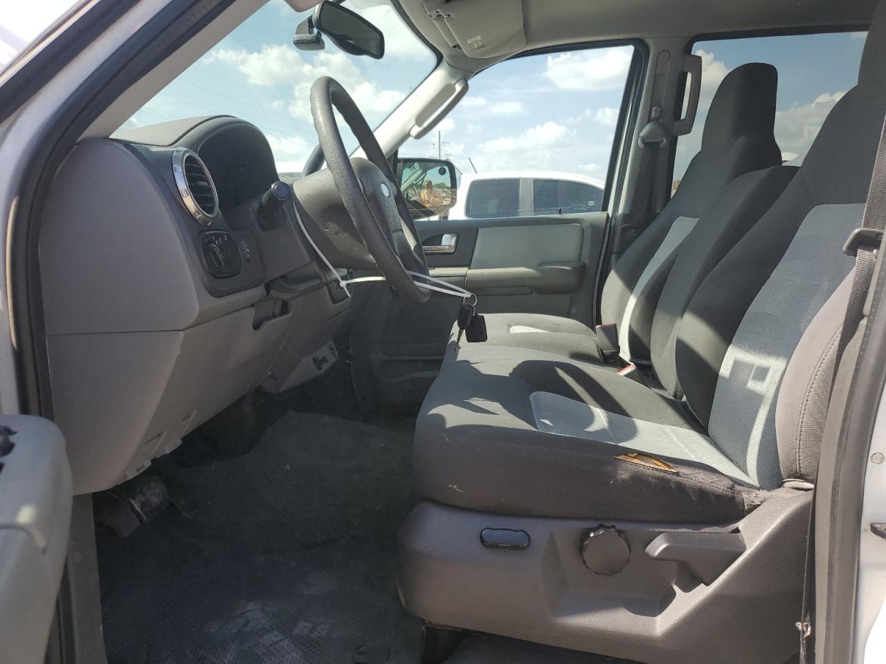 2004 Ford Expedition Xlt VIN: 1FMPU15L44LB35073 Lot: 61800145