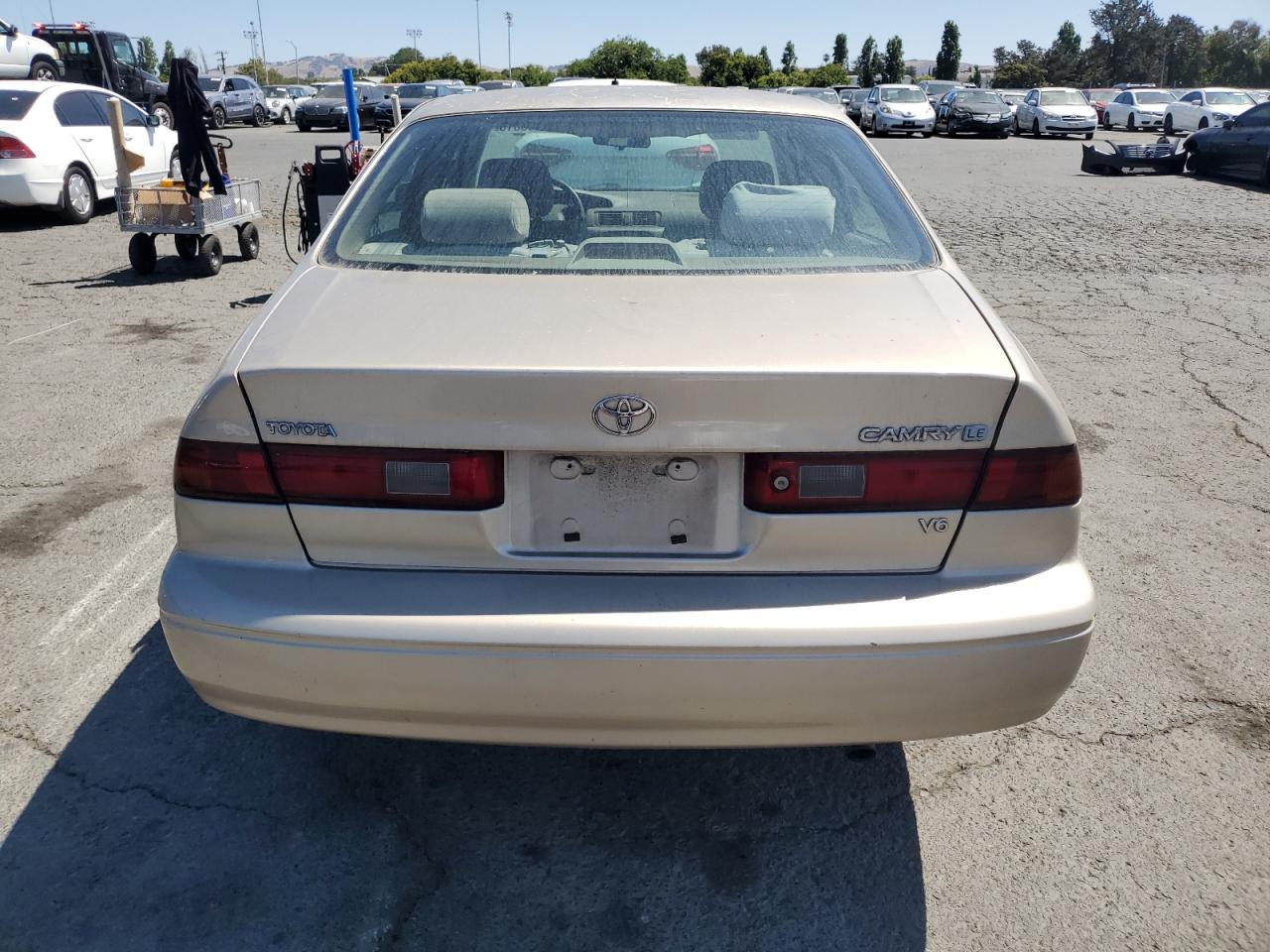 1999 Toyota Camry Le VIN: JT2BF22K8X0180476 Lot: 61255615