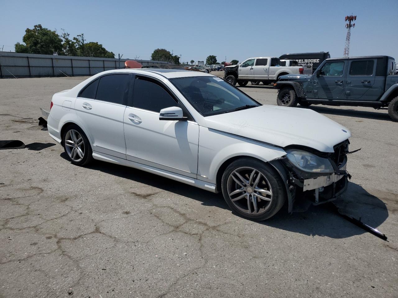 MERCEDES-BENZ C-CLASS 2014 VIN WDDGF4HB2EA940916 фото 4