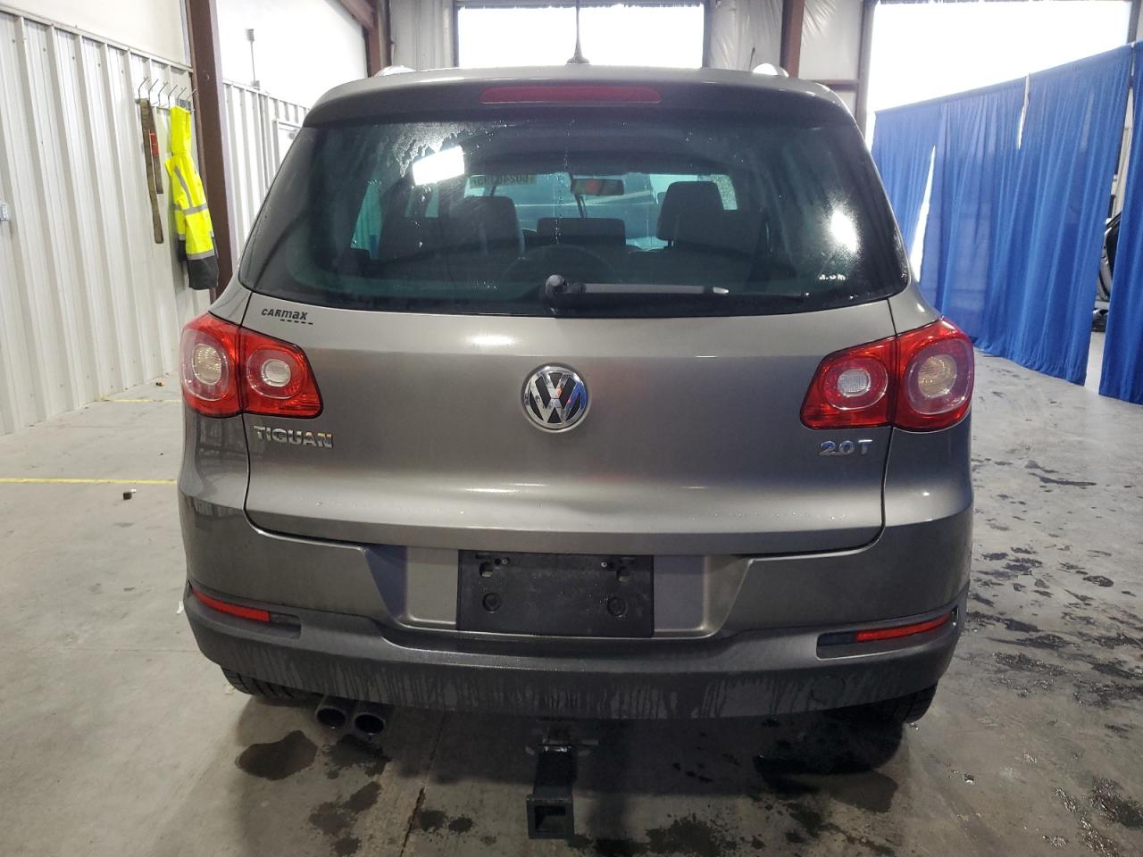 2011 Volkswagen Tiguan S VIN: WVGAV7AXXBW516999 Lot: 60240395