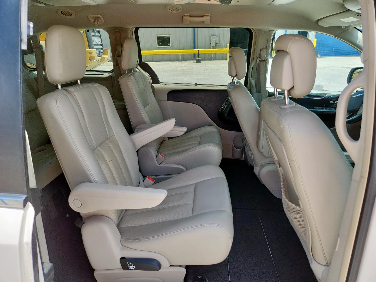 2011 Chrysler Town & Country Touring L VIN: 2A4RR8DG2BR747234 Lot: 62651555