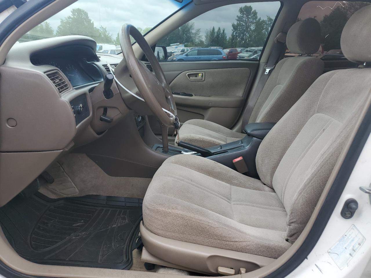 2000 Toyota Camry Ce VIN: 4T1BG22K5YU979335 Lot: 60641255