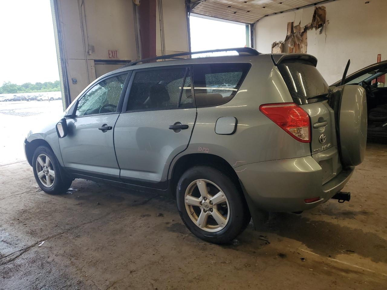 TOYOTA RAV4 2006 VIN JTMBK33VX66001738 photo 2