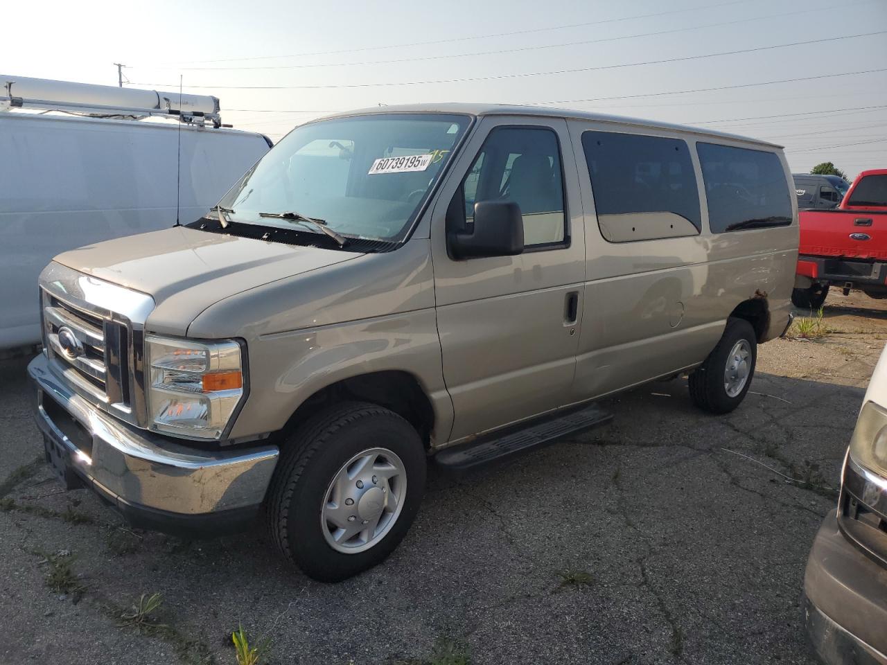 2009 Ford Econoline E350 Super Duty Wagon zu verkaufen in Woodhaven, MI - Minor Dent/Scratches