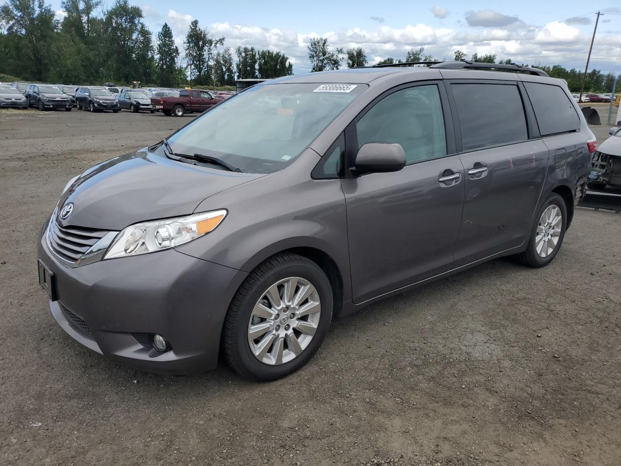 2015 Toyota Sienna Xle de vânzare în Portland, OR - Rear End