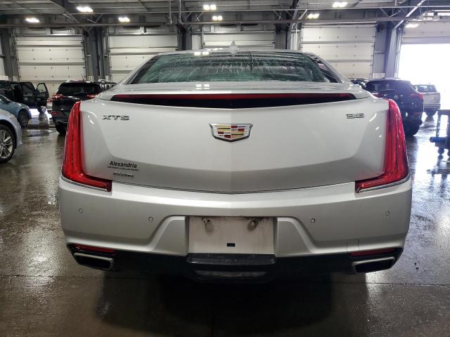  CADILLAC XTS 2018 Srebrny