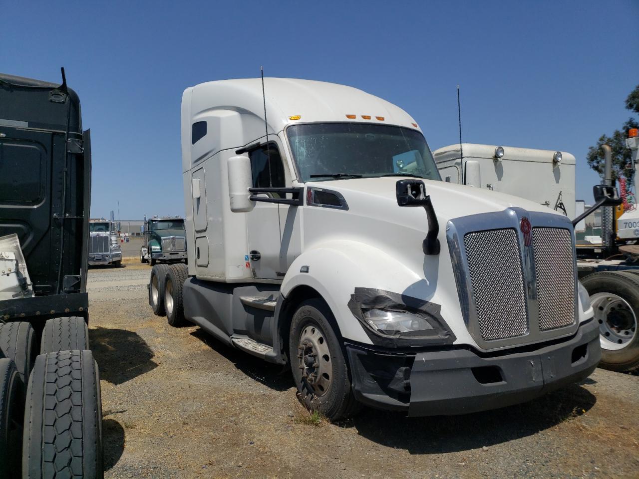 2018 Kenworth T680 Semi Truck იყიდება Sacramento-ში, CA - Side