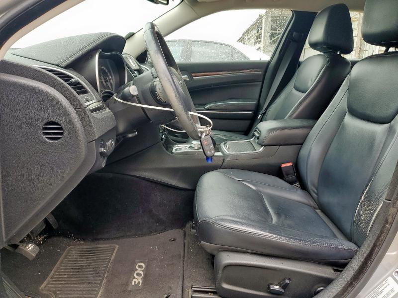  CHRYSLER 300 2015 Srebrny