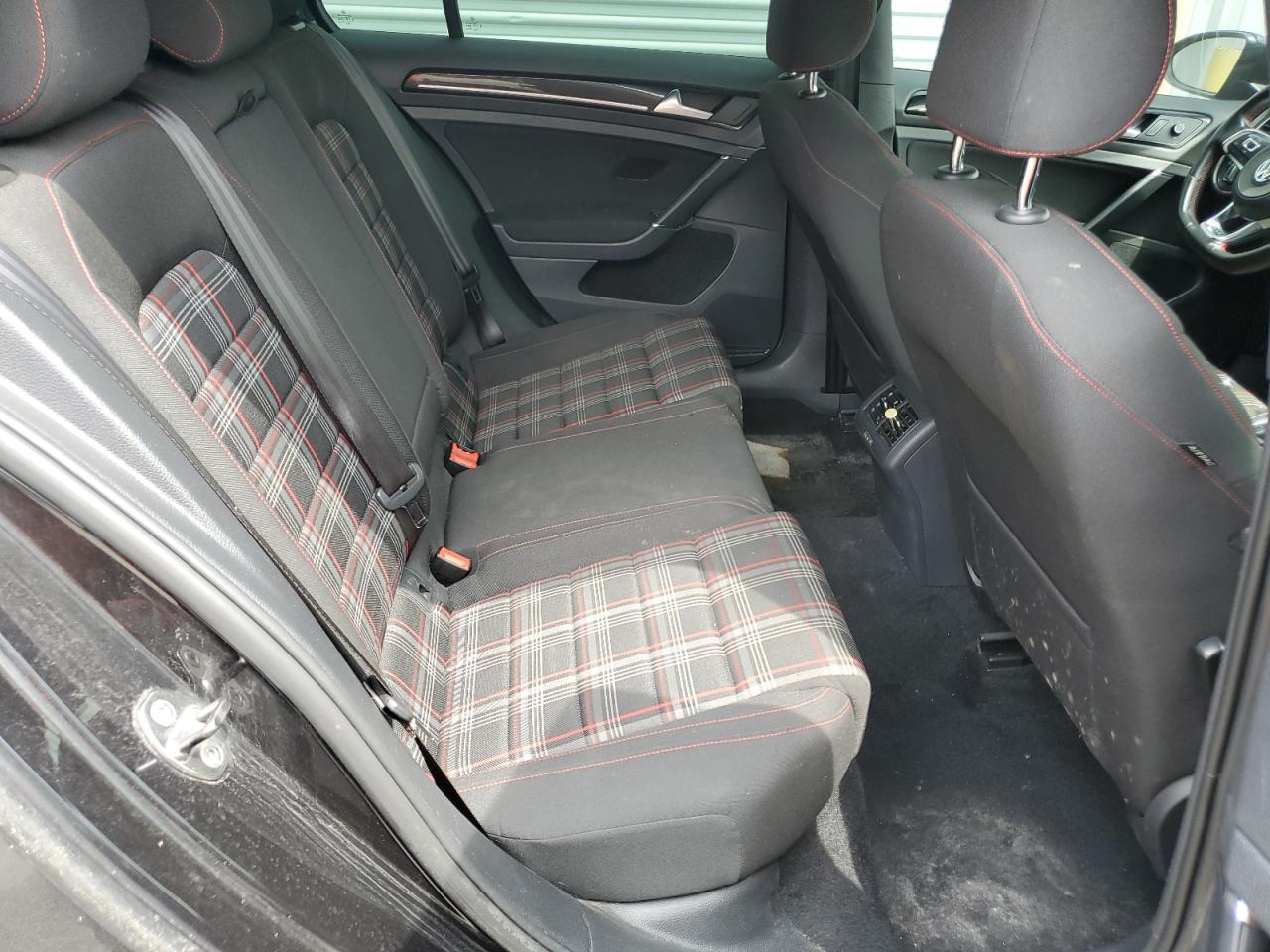 2017 Volkswagen GTI - Image 11