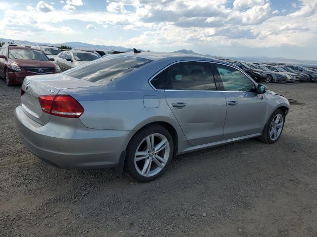  VOLKSWAGEN PASSAT 2013 Сріблястий
