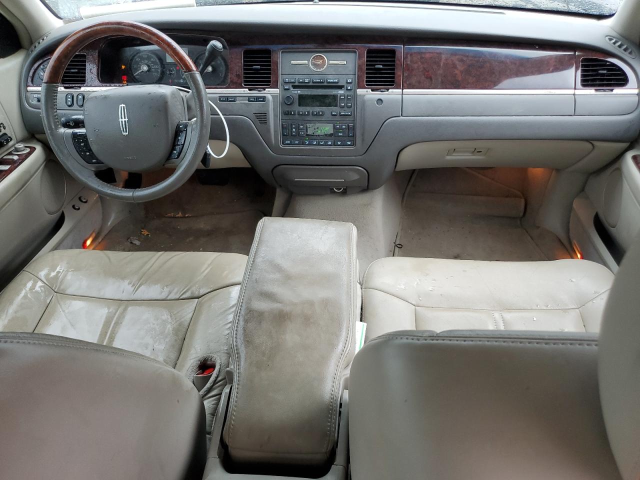 2010 Lincoln Town Car Signature Limited VIN: 2LNBL8CV2AX632079 Lot: 59309045