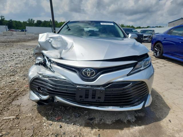  TOYOTA CAMRY 2018 Серебристый