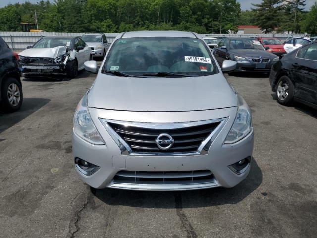  NISSAN VERSA 2015 Srebrny