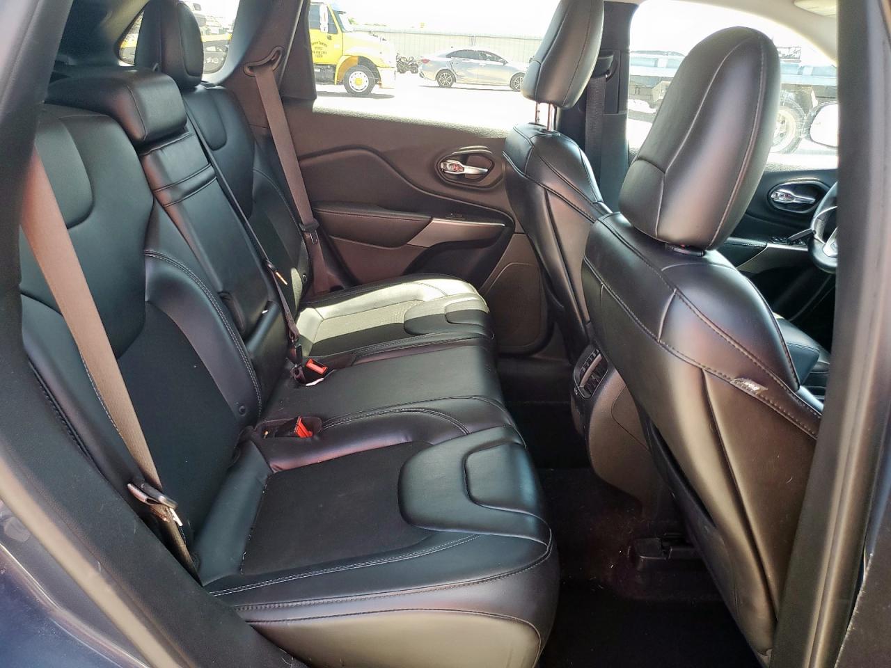 1c4pjllx9kd383941 1C4PJLLX9KD383941 2019 Jeep Cherokee Latitude Plus
