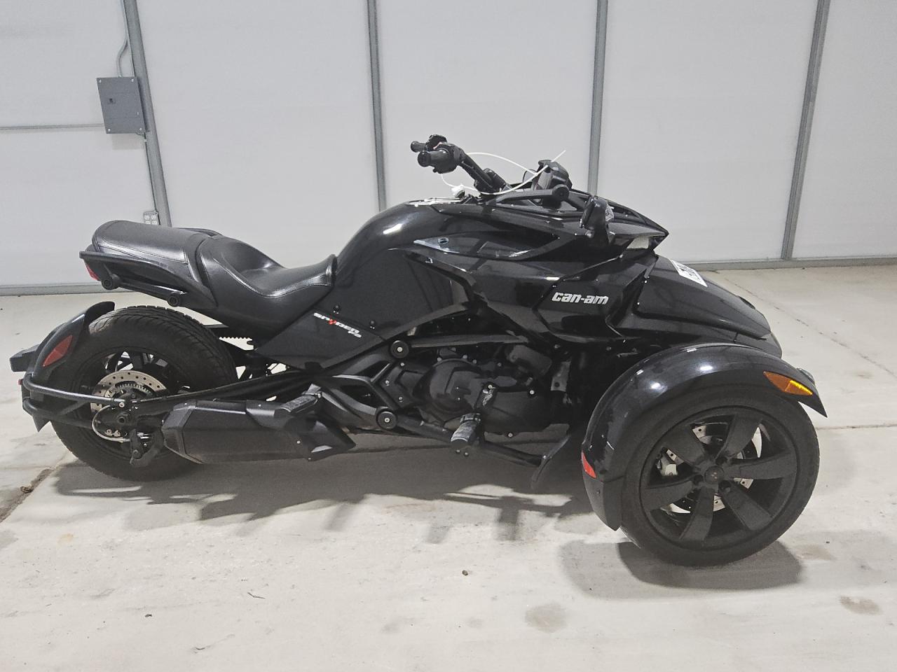 CAN-AM SPYDER 2018 VIN 2BXRDDE20JV000642