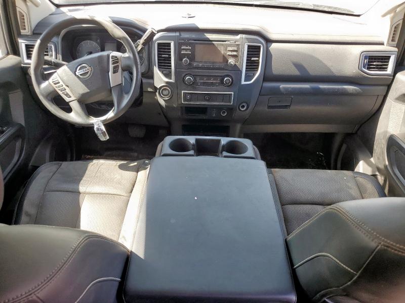  NISSAN TITAN 2017 Silver