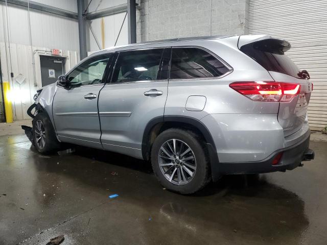  TOYOTA HIGHLANDER 2017 Srebrny