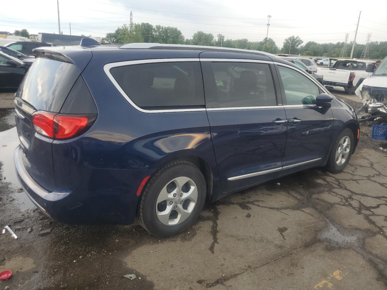 CHRYSLER PACIFICA 2017 VIN 2C4RC1EG6HR821387 фото 3