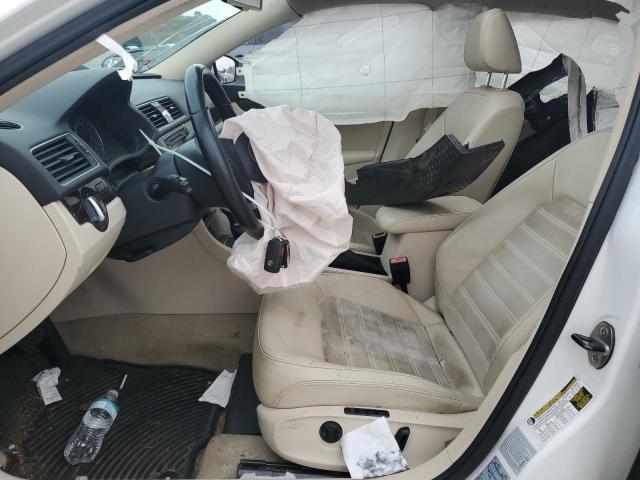  VOLKSWAGEN PASSAT 2015 Белы
