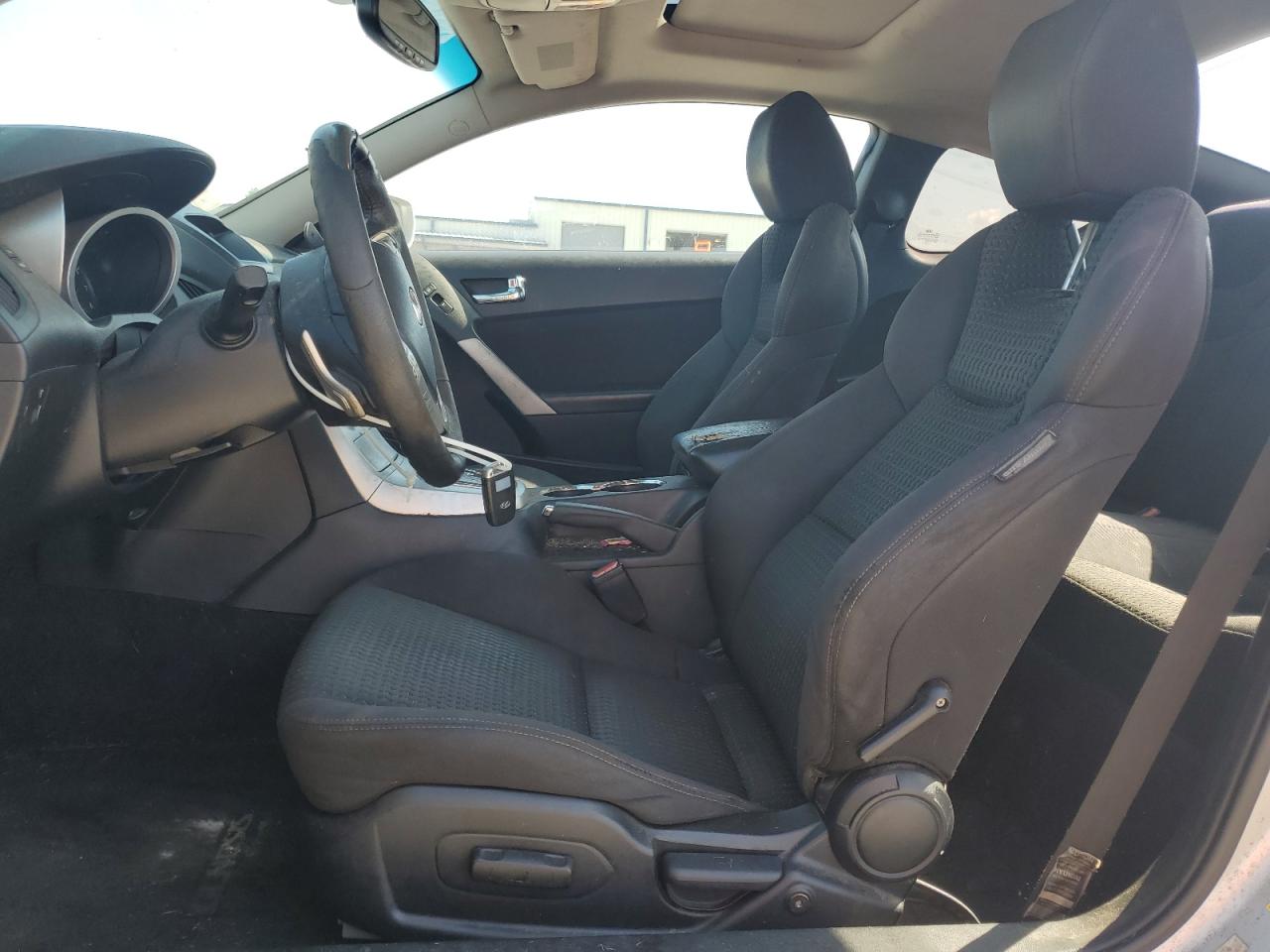 2010 Hyundai Genesis Coupe 2.0T VIN: KMHHT6KD5AU018447 Lot: 61365065